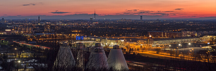 Panorama des münchner Nordens nach Sonnenuntergang, München