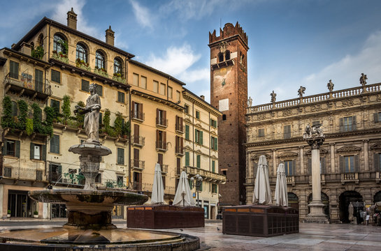 Piazza delle Erbe, Verona