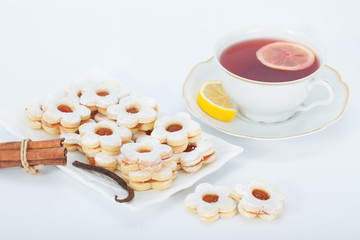Obraz na płótnie Canvas Vanilla linzer cookies with cup of tea