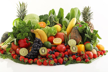 Fototapeta na wymiar 新鮮な野菜と果物　