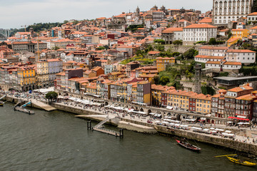 Fototapeta na wymiar Ribera del Duero en Porto