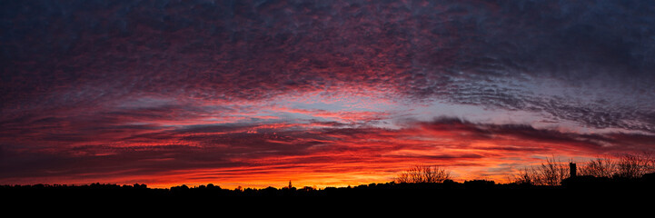 Obraz na płótnie Canvas Wonderful panoramic colorful sunset