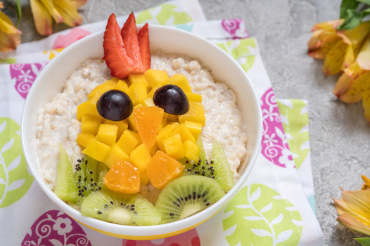 Oatmeal porridge with a chick face decoration