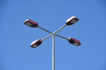 farola con cuatro brazos