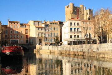 Fototapeta na wymiar Canal de la Robine à Narbonne, France