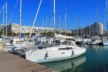 Carnon, Station baln&eacute;aire et port de plaisance &agrave; proximit&eacute; de Montpellier
