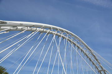 detalle de la estructura de un puente colgante