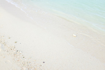Fototapeta na wymiar White sand beach seascape