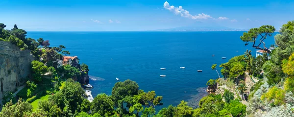 Fototapete Rund Mediterranes Europa Panorama of Naples, view of the port in the Gulf of Naples and Mount Vesuvius. The province of Campania. Italy.  © Sodel Vladyslav