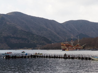 春の芦ノ湖