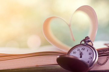 Heart book with antique clock - 140264119