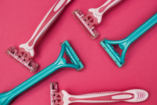 Pink and blue razors for women on a pink background