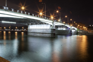 Fototapeta na wymiar city bridge at night with light 