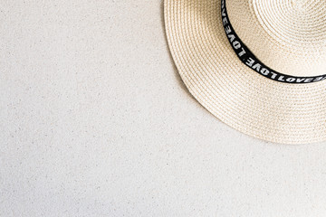 Fototapeta na wymiar Straw hat on the beach