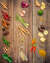 Crédence de cuisine en verre imprimé Herbes Various of Indian spices and herbs. Cooking ingredients and red curry paste . Ingredients of thai popular food on rustic wooden background. All spices with flat lay.