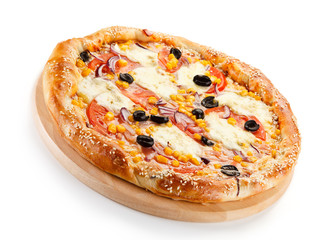 Vegetarian pizza with corn and olives