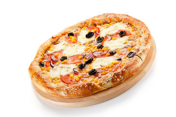 Vegetarian pizza with corn and olives
