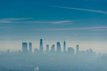 Poster Im Rahmen Nebelhafte Skyline von Los Angeles, Kalifornien, USA © haveseen