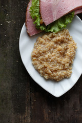 Porridge with ham and lettuce leaves (barley, wheat mix)
