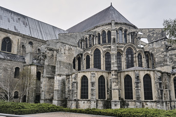 Obraz premium Gardens cathedral Notre-Dame de Reims, France.
