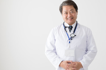 笑顔の医者、中年男性