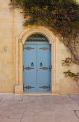 Fototapeta na wymiar Facade of the house in the town of Mdina in Malta