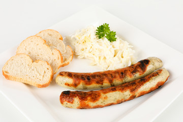 gegrillte Bratwurst mit Krautsalat
