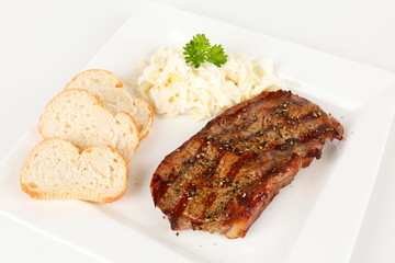 gegrilltes Rumpsteak mit Krautsalat