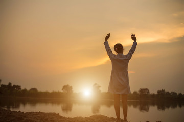 Fototapeta na wymiar Woman hands sunsets 