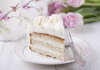 Biscuit cake with cream cheese cream