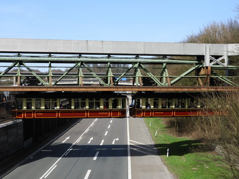 Schwebebahn