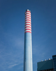 Camino di Gas, Ciminiera nel Cielo pulito in mezzo alle Nuvole, Generatore di Riscaldamento ed Energia Termica