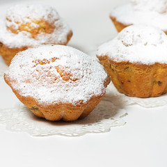 Muffins with icing sugar and raisins