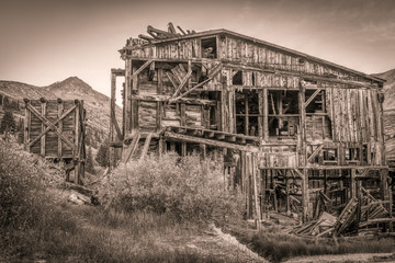 Fototapeta na wymiar ruins of gold mine in Rocky Mountains