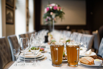 Banquet table in the restaurant, the preparation before the banquet