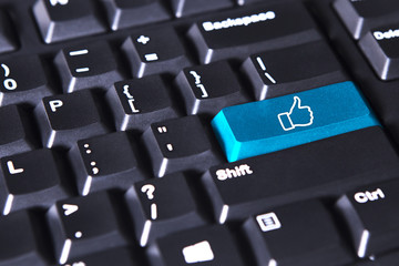 Blue button with a thumb up symbol