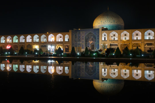 Night view of Sheikh Lotfollah Mosque at Naqsh-e Jahan Square in Isfahan, Iran