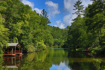 Obraz premium Quiet inlet from Lake Sequoyah, near Highlands, NC