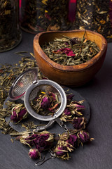 Fototapeta na wymiar Green tea with roses blossoms