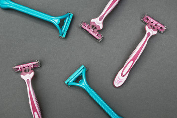 Women's razors for hygiene on a gray background.