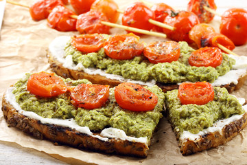 Sandwich with white cheese pesto and roasted tomatoes