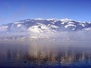 Fototapeta premium Zeller See mit Blick auf Thumersbach