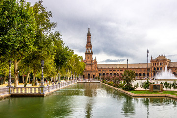 Fototapeta premium Wasserkanal am Plaza de España in Sevilla
