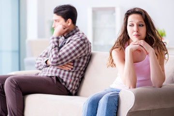 Obraz premium Young family in broken relationship concept