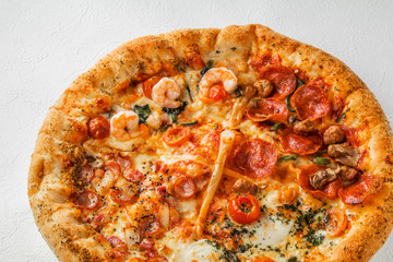 ミックスピザ　Italian delicious food mixture pizza