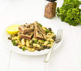 Tuna fillets on bean salad