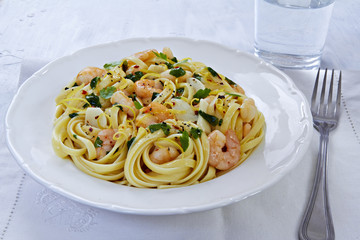 Lemon pasta with prawns