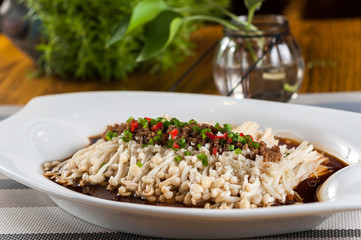 steamed flammulina velutipes with sauce and garlic