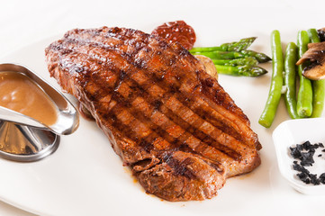 Sirloin steak with asparagus
