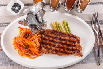 Grilled steak with asparagus and pasta